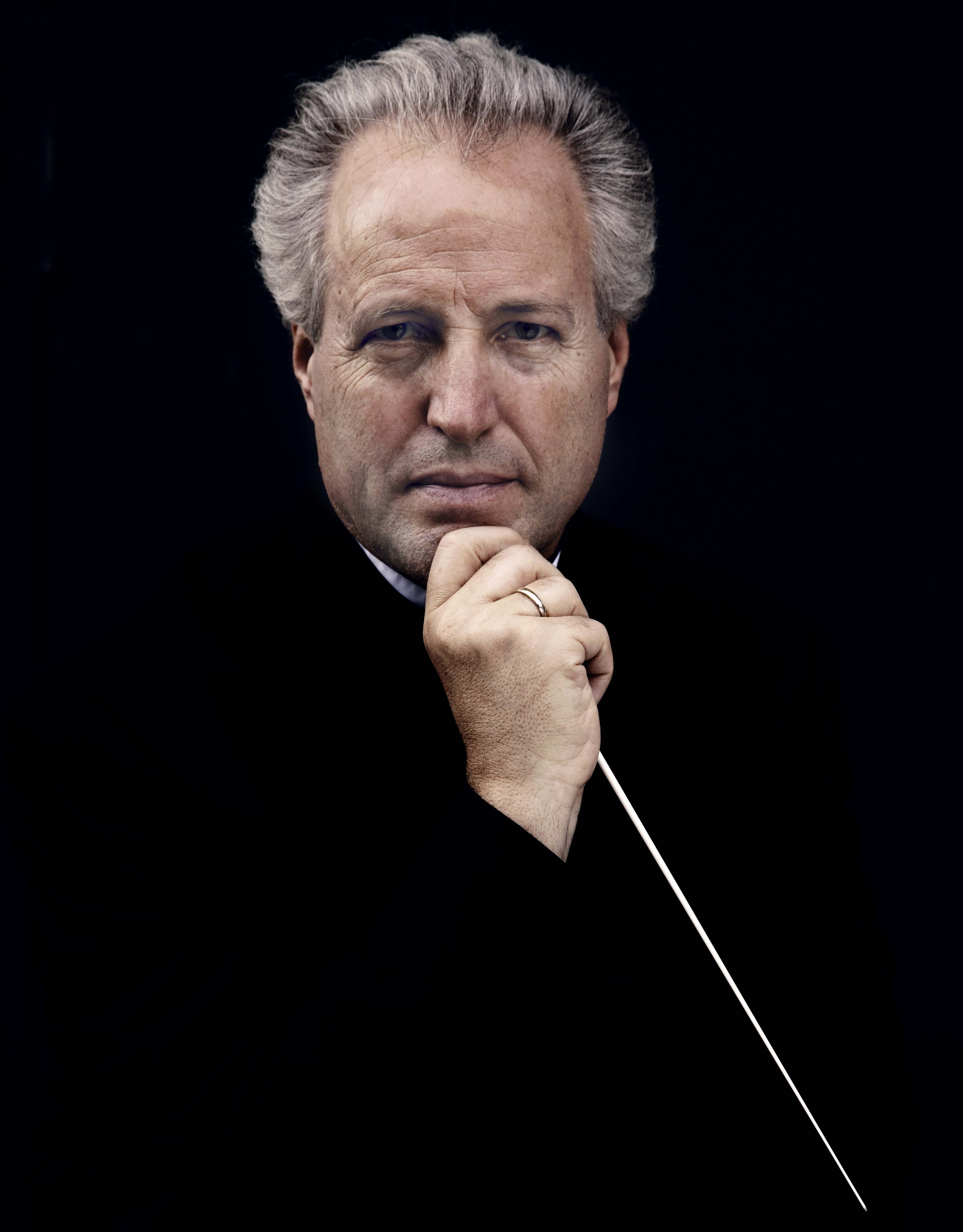 http://sfs-authoring.imgix.net/SanFrancisco/media/SanFrancisco/Press%20Room/Press%20Kits/2019-2020%20Artists/Manfred_Honeck_11_2015_Felix_Broede_1.jpg
